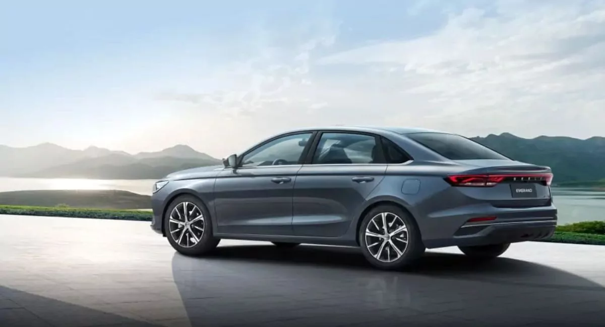 auto sed&aacute;n Emgrand